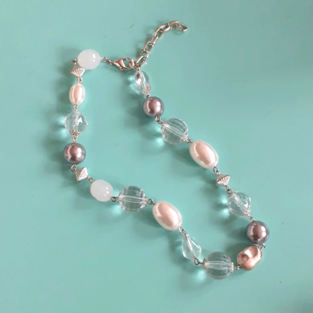 Vintage clear, white and silver bead necklace 🍀 - Picture 2 of 5